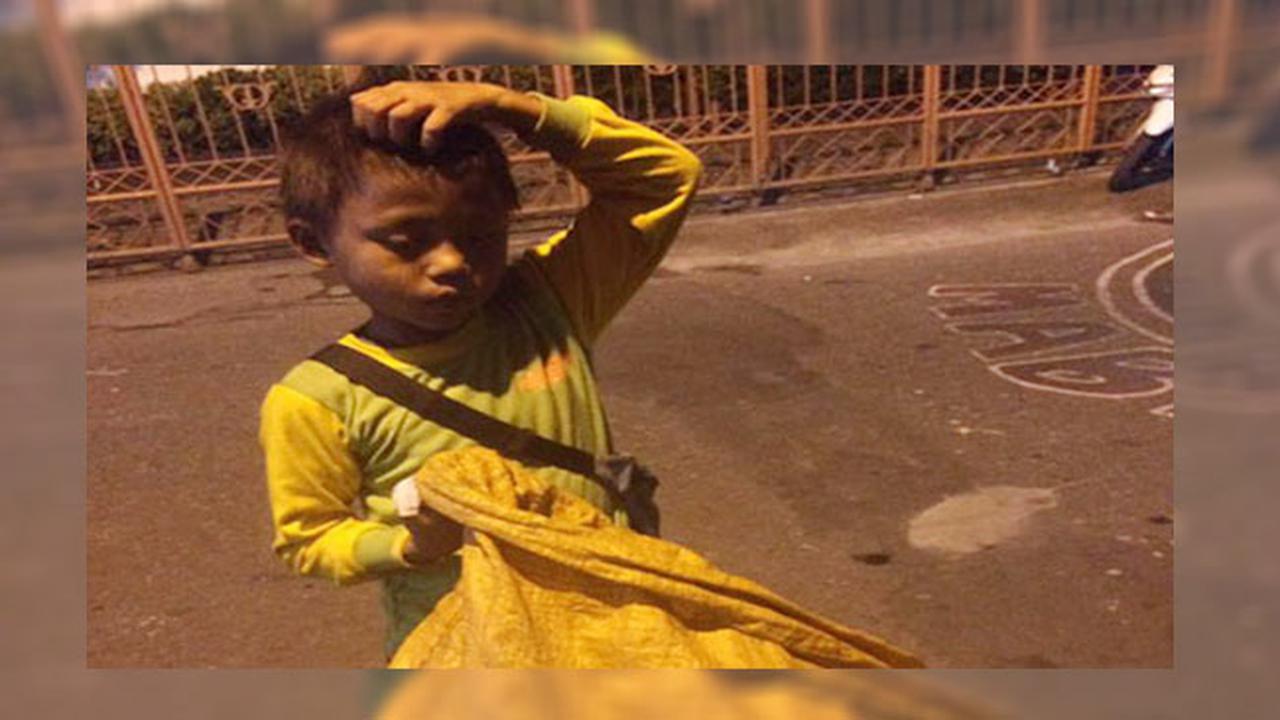 Kisah Bocah Pemulung yang Rela Putus Sekolah Demi Bekerja