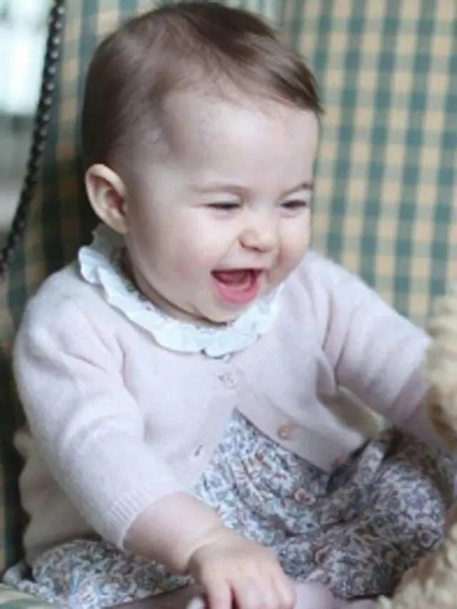 [Bintang] Bikin Gemas, Wajah Princess Charlotte Tengah Rayakan Ultah Pertama