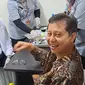 Menteri Kesehatan Republik Indonesia Budi Gunadi Sadikin mendapatkan suntikan vaksin hepatitis B di RSUD Kabupaten Tangerang, Banten