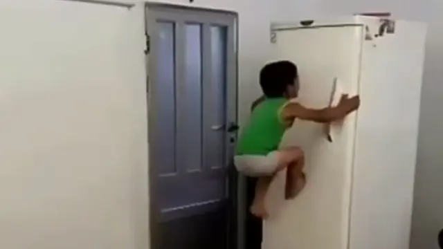 6 Aksi Absurd Bocah Banyak Tingkah Ini Enggak Habis Pikir, Orang Tua Pasti Heran