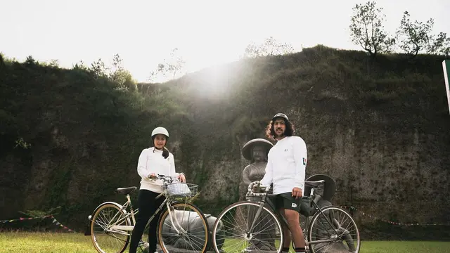 6 Potret Harmonis Randy Nidji dan Istri, Kompak Bareng Dua Anak