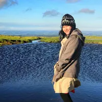 Christabel Annora merupakan lulusan sarjana arsitektur lulusan dari Universitas Brawijaya. Selain berkelana dari satu panggung ke panggung lainnya, ia menggeluti profesi sehari-hari sebagai pengajar sekolah musik di kota Malang dan Surabaya. (Liputan6.com/IG/@christabelannora)