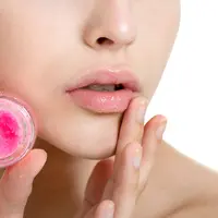 scrub bibir/ copyright shutterstock