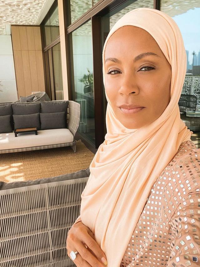 Jada Pinkett Smith Tampil Berhijab Dan Pernah Berdoa Di Masjid Ramadan Liputan6 Com