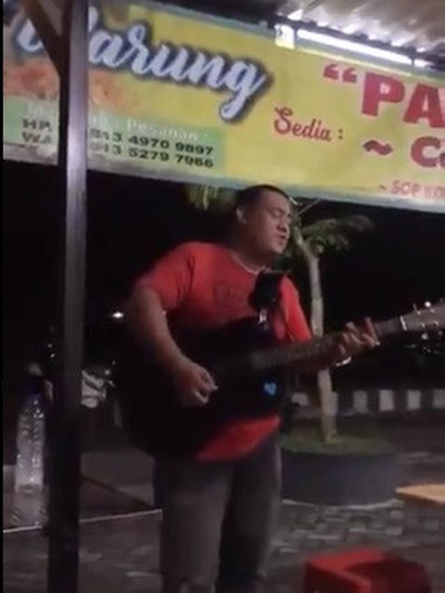pengamen bersuara merdu