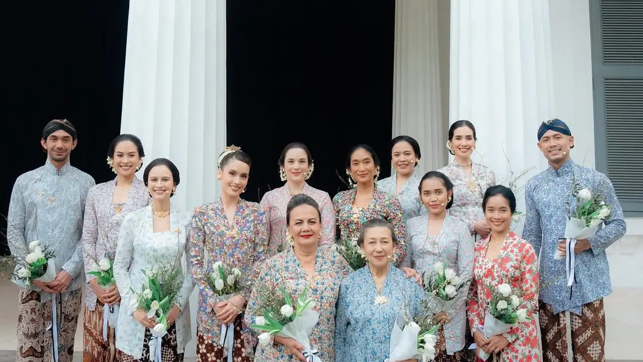 Pesona Aktris Kartini Masa Kini, Cristine Hakim, Happy Salma, hingga Maudy Ayunda Tampil dengan Kebaya Floral di Museum Nasional