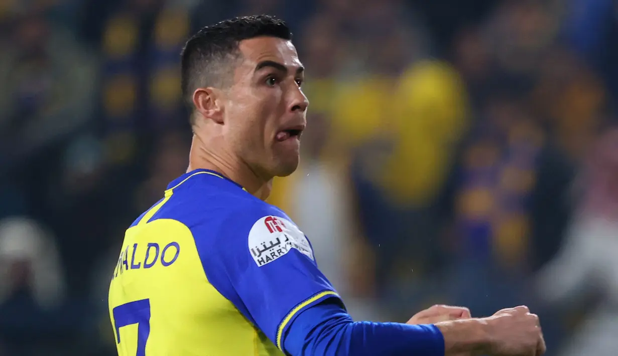 <p>Pemain Al Nassr, Cristiano Ronaldo saat laga lanjutan Liga Pro Arab Saudi 2022/2023 saat melawan Al Ettifaq yang berlangsung di Mrsool Park, Riyadh, Arab Saudi, Minggu (22/01/2023). Al Nassr berhasil menang dengan skor 1-0 dan kini menempati puncak klasemen sementara Liga Pro Arab Saudi 2022/2023. (AFP/Fayez Nureldine)</p>