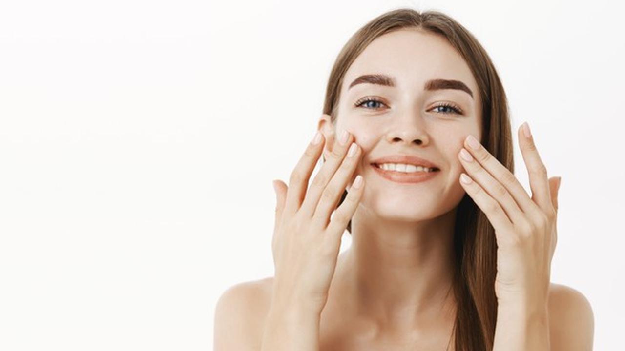 Menyamarkan Flek Hitam dan Mencerahkan Kulit Wajah