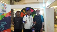 Ketua Panpel Asian Para Games 2018, Nur Cahyadi (kanan), bersama Ketua NPCI Kota Bandung, Adik Fahrozi (tengah)  dalam acara sosialisasi di TSM Bandung, Sabtu (23/12/2017). (Bola.com/Erwin Snaz)