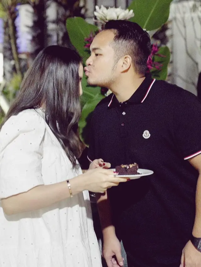 7 Momen Ulang Tahun Momo Geisha Ke-34, Rayakan di Villa Pribadi