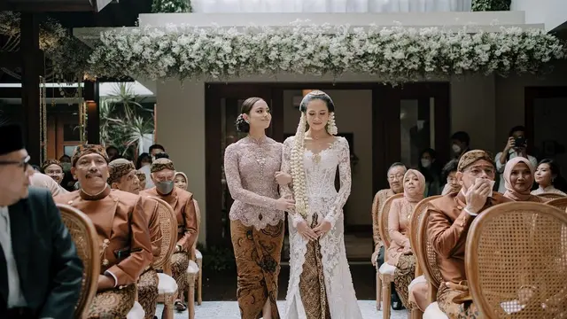 6 Potret Pernikahan Maudy Ayunda dan Jesse Choi, Penuh Haru Bahagia