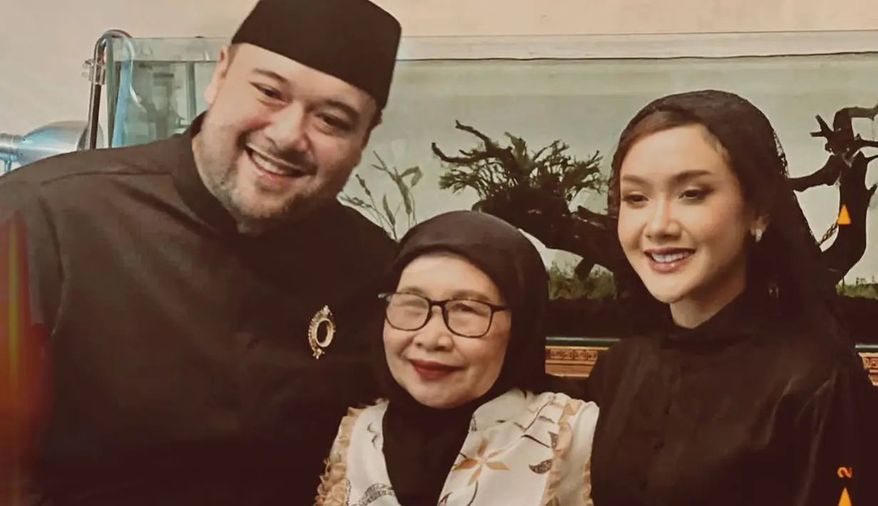 6 Potret Gaya Hijab Cita Citata yang Jadi Sorotan, Diingatkan Tentang Hijrah (Sumber: Instagram/cita_citata)