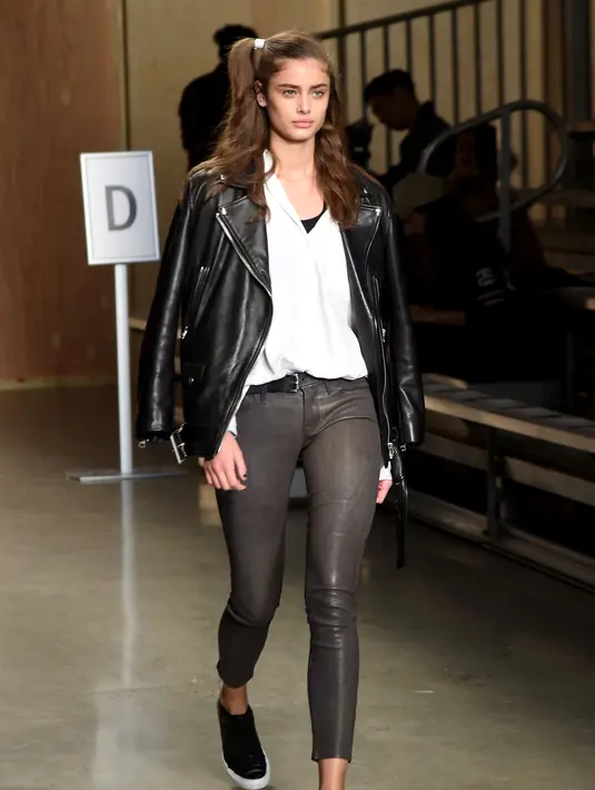 Banyak yang tidak menyangka diusia yang begitu belia, Taylor sudah menyandang gelar 10 peserta terbaik Victorias Secrets. (AFP/Bintang.com)