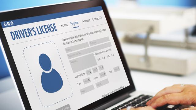 Ilustrasi perpanjang SIM secara online