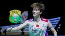 Pebulu tangkis tunggal putri China, Chen Yu Fei berusaha mengembalikan kok ke arah pebulu tangkis Spanyol, Carolina Marin saat semifinal Indonesia Open 2024 di Istora Senayan, Jakarta, Sabtu (08/06/2024). (Bola.com/Syakhist Afi Daib)