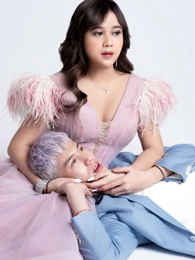 6 Gaya Pemotretan Brisia Jodie dan Julian Jacob, Bak Prewedding