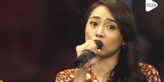 VIDEO: Merdunya Suara JKT48 Akustik Nyanyikan 'Lantang'
