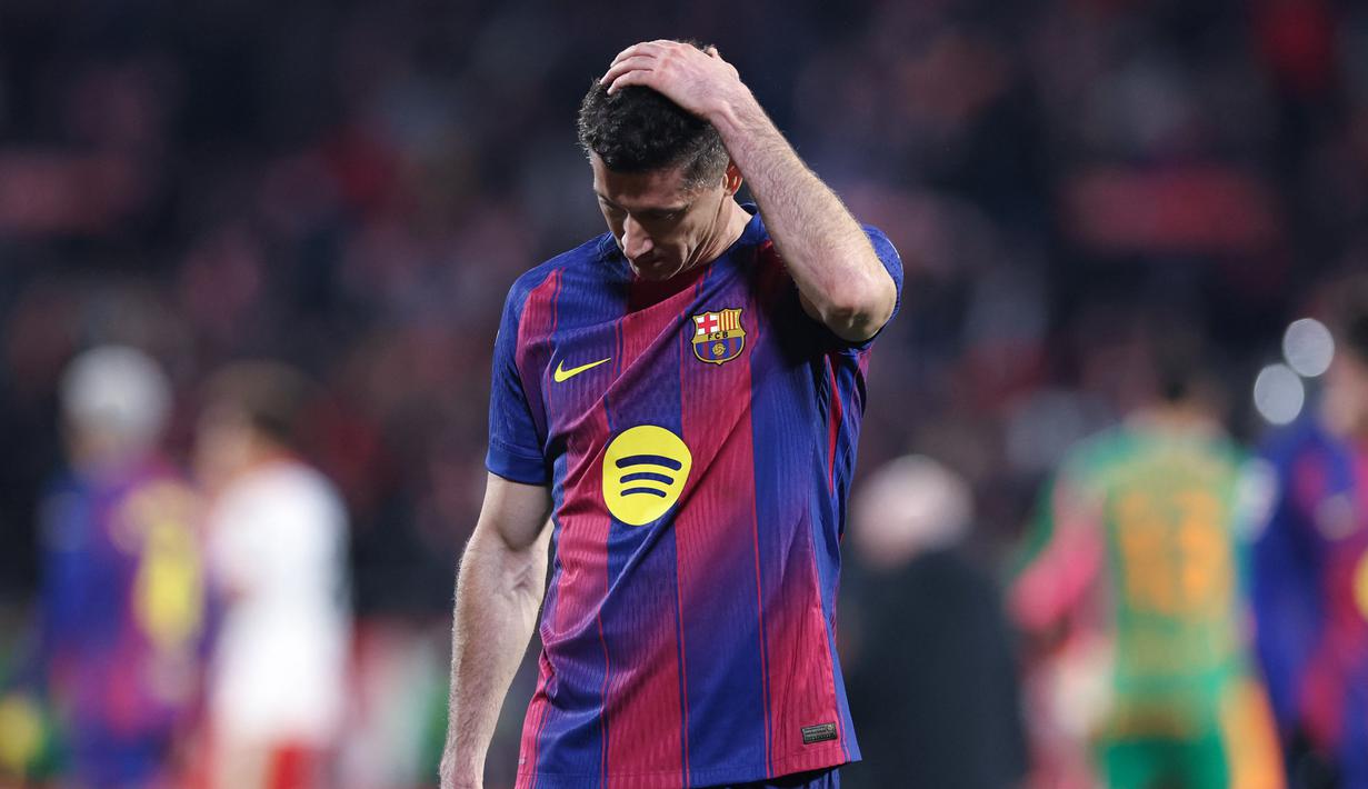 Kekalahan ini menjadi perhatian mengingat dominasi Barcelona di babak pertama yang tidak mampu dikonversi menjadi gol. Girona berhasil memanfaatkan kelengahan di babak kedua untuk membalikkan keadaan dan mengamankan tiga poin penting. (AFP/Josep Lago)