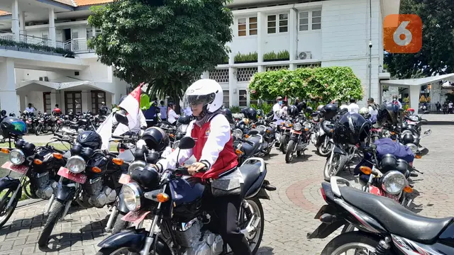 Ratusan kendaraan kepala desa yang mati surat-suratnya dibawa ke kantor bupati Banyuwangi. (Hermawan Arifianto/Liputan6.com)