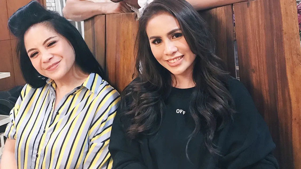 [Bintang] Dua Video Duet Nagita Slavina dan Momo, Keren Mana?
