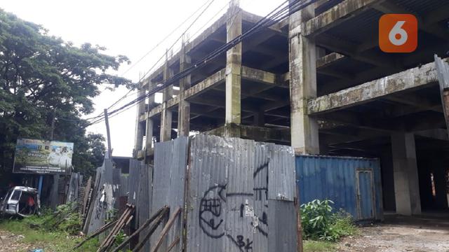 Kejati Sulsel resmi menahan 13 tersangka dugaan korupsi pembangunan RS Batua Makassar selama 20 hari ke depan. (Liputan6.com/ Eka Hakim)