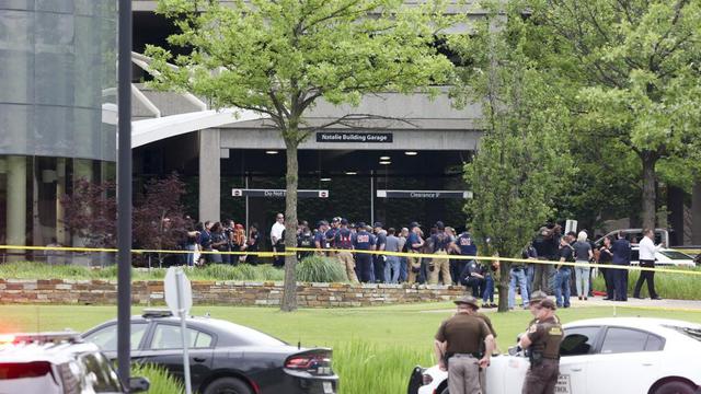 Lima orang, termasuk pelaku penembakan di sebuah rumah sakit di Oklahoma, Amerika Serikat, tewas di lokasi kejadian. (Ian Maule/Tulsa World via AP)