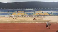 Rumput Stadion GBLA rusak usai PON 2016 Jawa Barat (Foto: Twitter @GBLAstadium)
