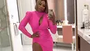 Serena Williams tampak mengenakan gaun dengan aksen cutting pada aera dada. Gaun bernuansa pink ini rancangan brand ternama Stello. (Foto: Instagram/ @Serena Williams)