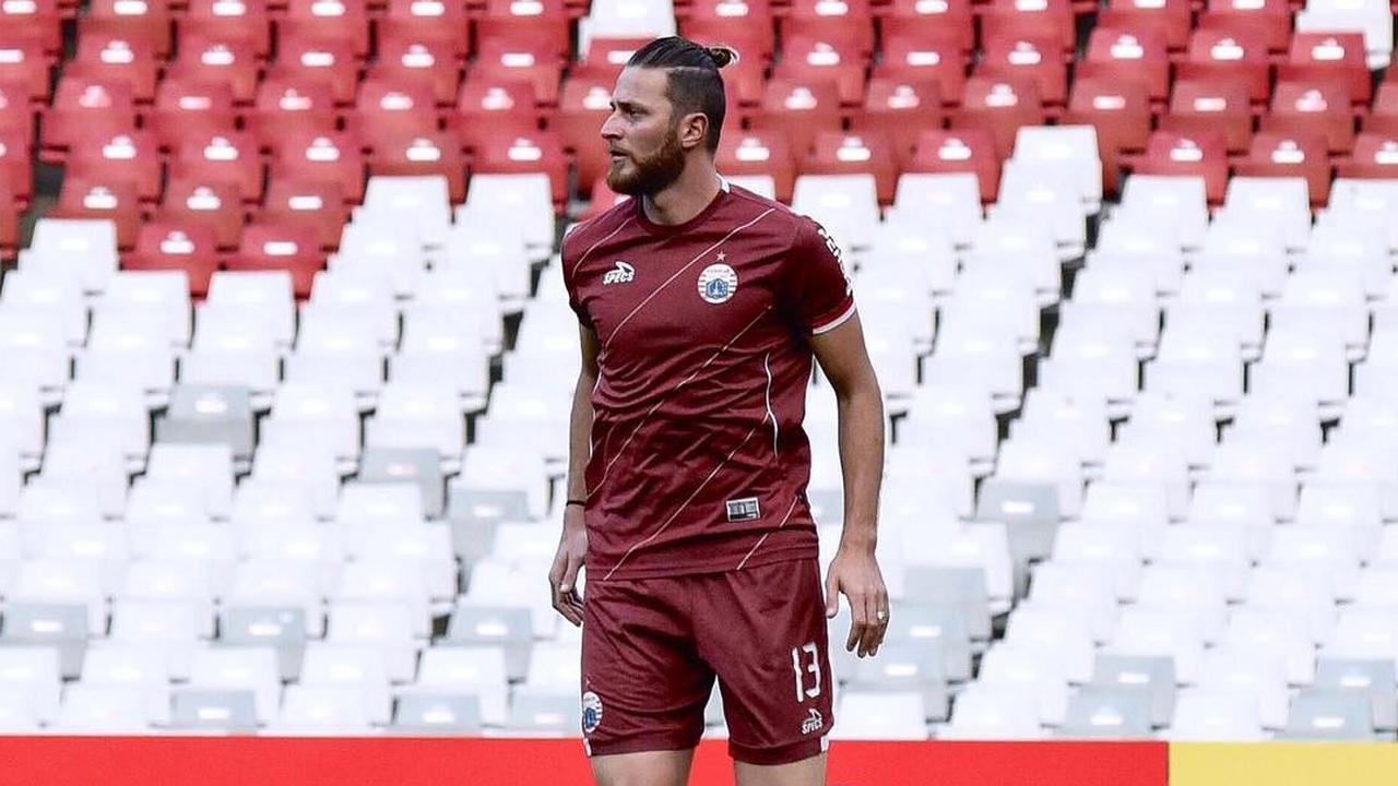 Bek Persija Jakarta, Steven Paulle.