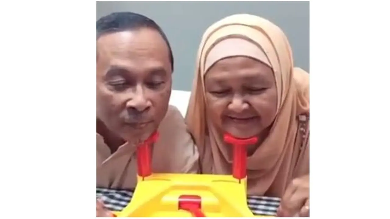 Suami Istri Merayakan Ulang Tahun