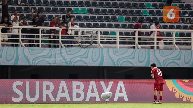 Foto: Debut Amar Brkic di Timnas Indonesia U-17 saat Piala Dunia U-17 2023, Dapat Pelukan dari Coach Bima setelah Laga