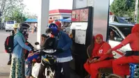 Aneh, Bocah Cirebon Ketagihan Hirup Aroma Bensin