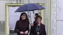 Dengan coat dress berwarna cokelat, Kate Middleton padukan dengan turtleneck dan boots. Jadi outfit musim dingin yang stylish [@princesandprincessofwales]