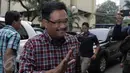  Calon wakil Gubernur DKI Jakarta Djarot Saiful Hidayat menyapa awak media saat tiba di Reskrimum Polda Metro Jaya, Jakarta, Senin (21/11). Djarot diperiksa sebagai saksi atas kasus penolakan kampanye di Kembangan Utara. (Liputan6.com/Gempur M Surya)