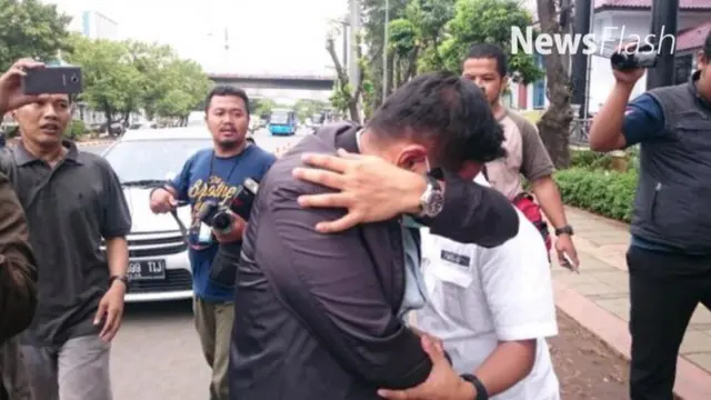 Badan Narkotika Nasional (BNN) menyatakan mantan pilot Citilink, Tekad Purna Agniamartanto, yang diduga mabuk saat akan melakukan penerbangan QG 800 rute Surabaya-Jakarta, negatif dari penyalahgunaan narkoba.