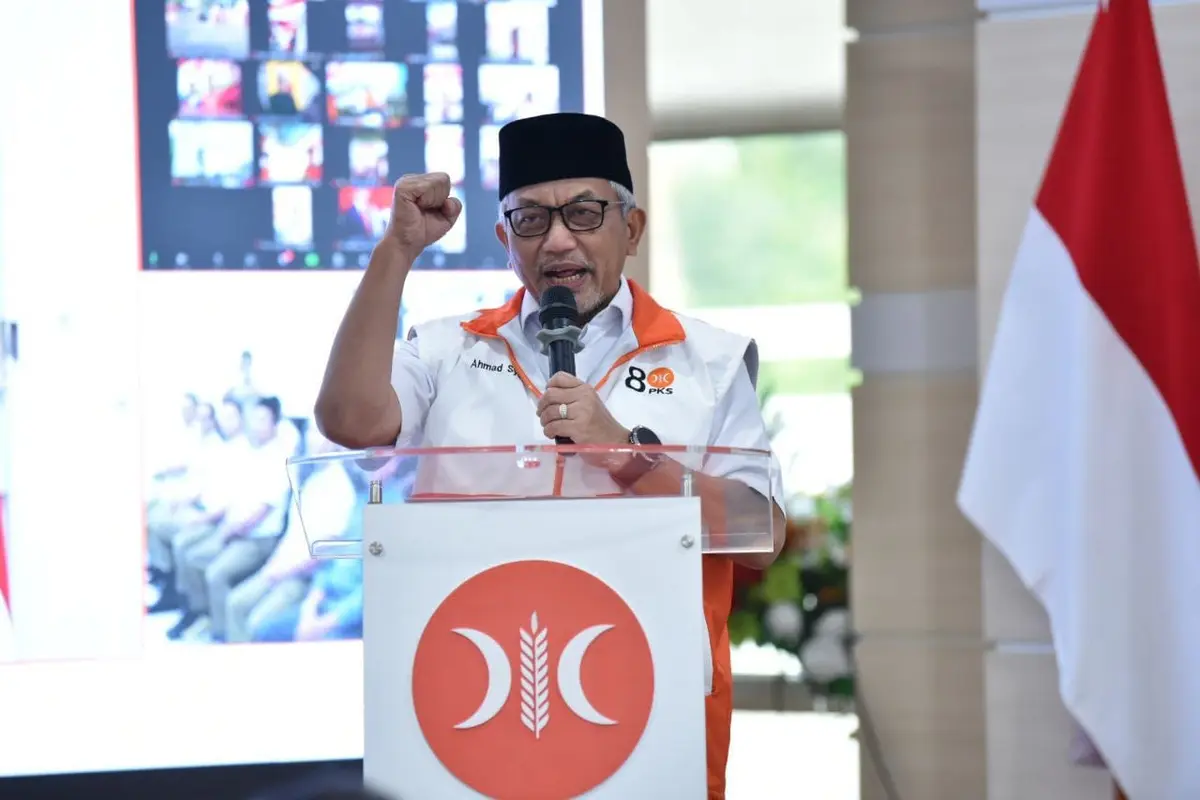 Presiden PKS Ahmad Syaikhu di aula DPTP PKS, Jakarta, Minggu (7/4/2024).