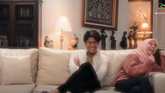 6 Momen Mesra Lesty Kejora dan Rizky Billar di Video Klip 'Kulepas Dengan Ikhlas'