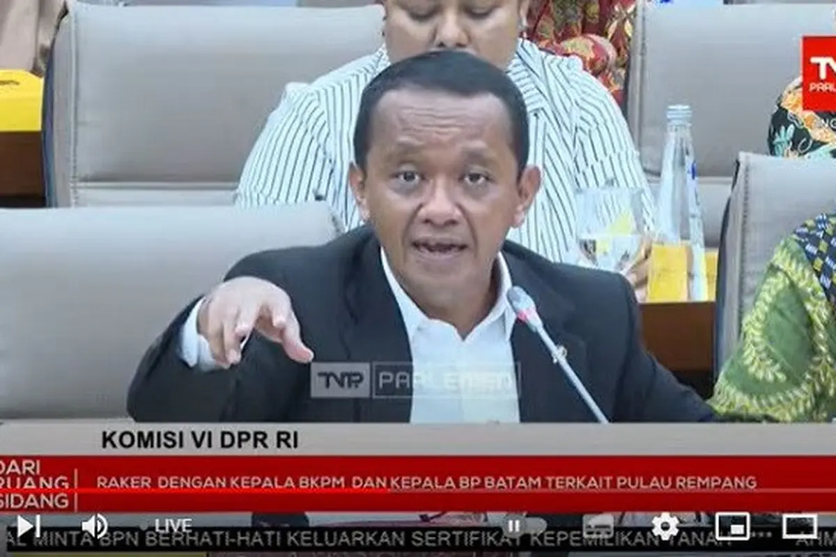 Menteri Investasi/Kepala Badan Koordinasi Penanaman Modal (BKPM), Bahlil Lahadalia saat rapat kerja bersama Komisi VI DPR RI membahas polemik investasi di Pulau Rempang. (YouTube: TVR PARLEMEN)
