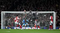 Gol tendangan bebas gelandang bertahan Arsenal, Declan Rice, ke gawang Real Madrid pada leg pertama perempat final Liga Champions di Emirates Stadium, Rabu dini hari WIB (9-4-2025). (www.arsenal.com)