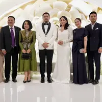 Jessica Mila saat Hadir Kondangan Anak Menteri Yusril Ihza Mahendra Bersama Mertua. [@profottohasibuan]