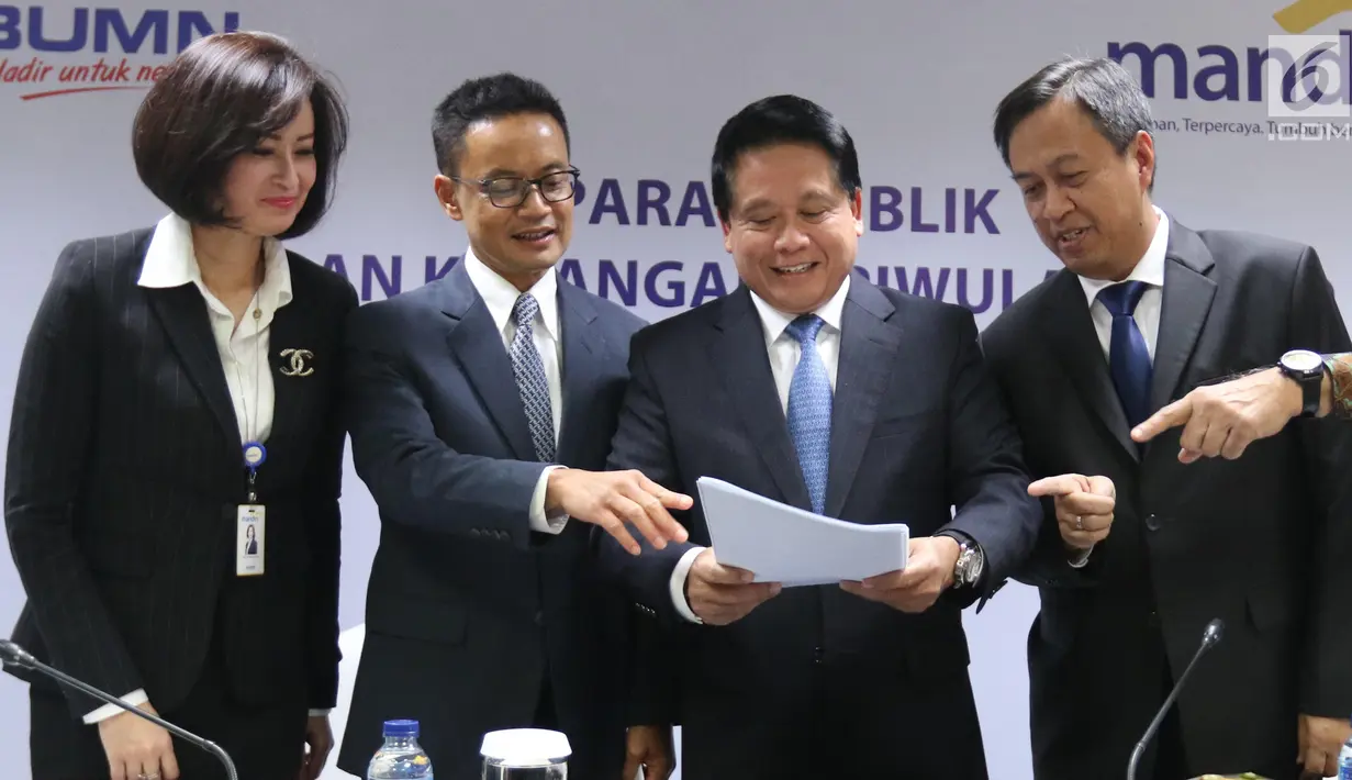Direktur Hubungan Kelembagaan Bank Mandiri Alexandra Askandar, Direktur Manajemen Risiko Ahmad Siddik Badruddin, Direktur Bisnis dan Jaringan Hery Gunardi, Direktur Keuangan dan Strategi Panji Irawan saat paparan kinerja Bank Mandiri triwulan II-2019, Jakarta (17/7/2019). (Liputan6.com/Angga Yuniar)