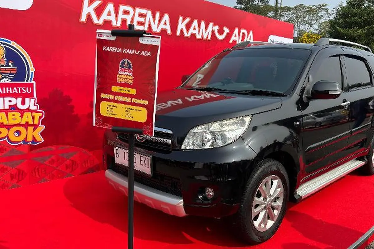Pakai Terios 14 Tahun, Pelanggan Asal Depok Ini Dapat Penghargaan Daihatsu (Arief A/Liputan6.com)