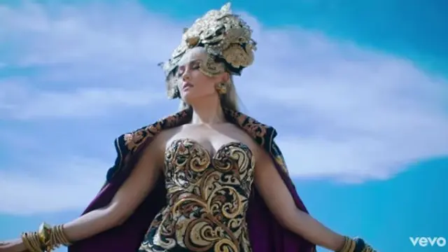 6 Potret Agnez Mo Jadi Karakter Novel Grafis dengan Kostum Motif Batik, Tuai Pujian