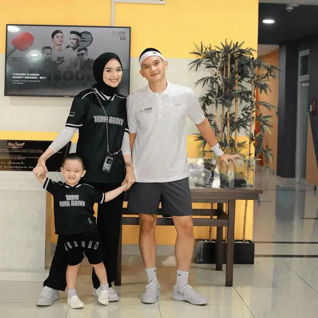 7 Potret Citra Kirana Beri Dukungan Rezky Aditya di Turnamen Olahraga Selebriti Indonesia