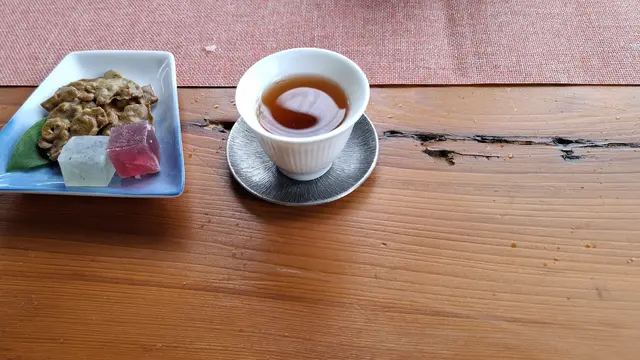Teh dan snack saat seremoni. (Foto: Liputan6.com/Agustina Melani)