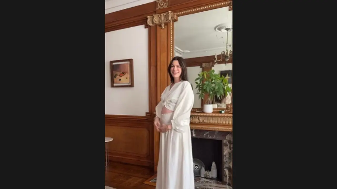 Aktris Hollywood Anne Hathaway tengah mengandung anak ketiganya.