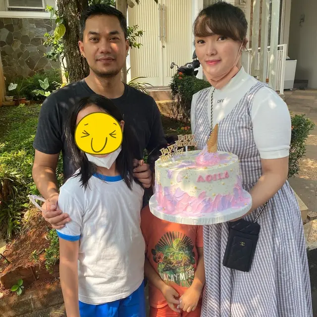 6 Momen Zaskia Gotik Beri Kejutan Ulang Tahun Anak Sambung, Bikin Netizen Salah Fokus