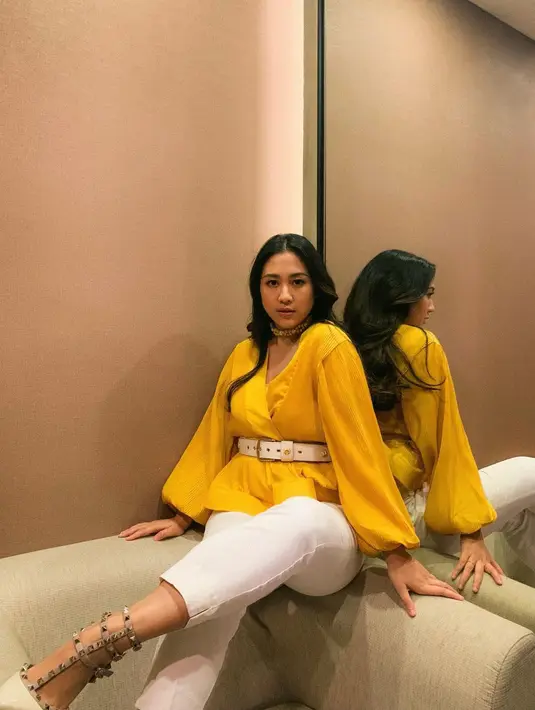 Kini rambutnya mulai panjang dan tergerai, kesan feminin kembali terpancar dengan kuat. (Instagram @sherinasinna)