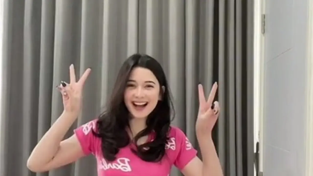 6 Potret Terbaru Iris Wullur Mantan Artis yang Disebut 'Ibu-Ibu Cantik' di TikTok