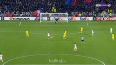 Mantan pemain Manchester United, Memphis Depay, mencetak gol spektakuler saat menghadapi Villarreal. This video is presented by Ballball.